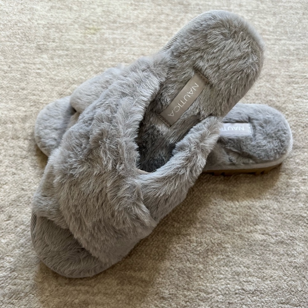 Nautica Womens brand new grey slippers Size 10